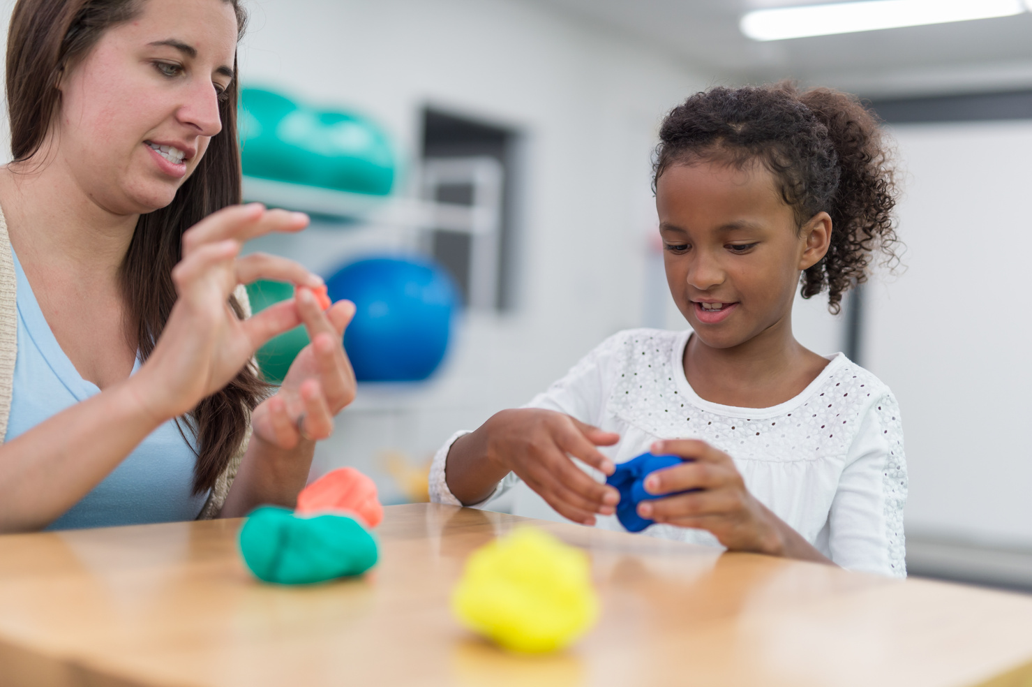 Exercising kids in physical therapy clinic